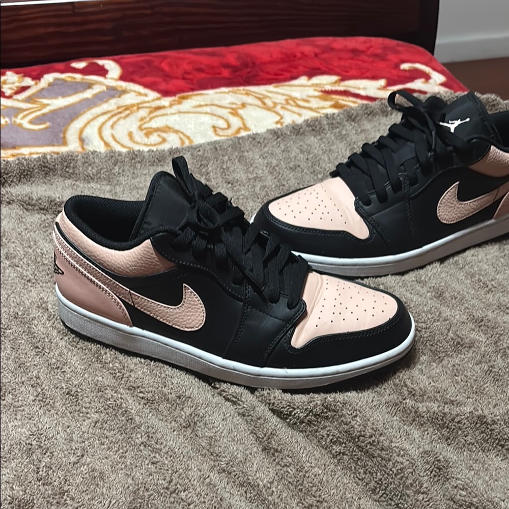 Nike Black and Pink Sneakers Low-Cut Design